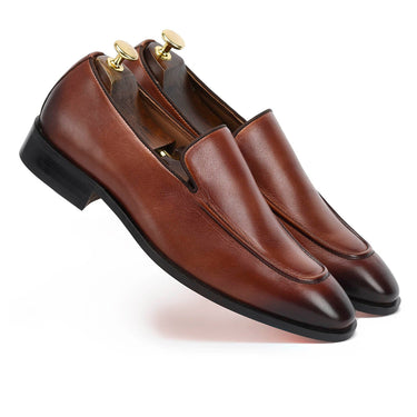 Best online shoes india . Brown pure leather men's shoe. Slip On mens luxury shoes that are handcrafted in pure european leather and Italian fits available at Vantier shooes online shop.