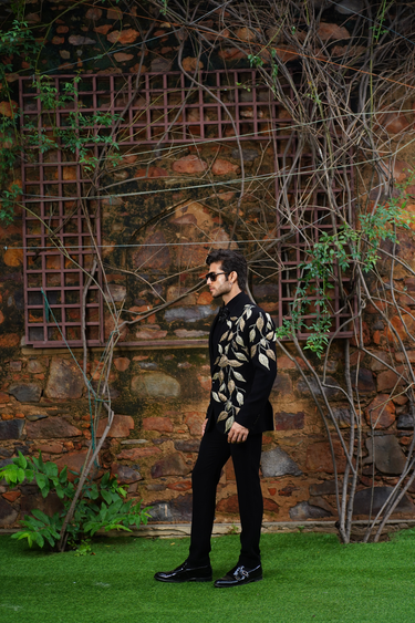 Black Cascading Gold Leaf Vine Tuxedo