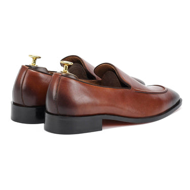 Best online shoes india . Brown pure leather men's shoe. Slip On mens luxury shoes that are handcrafted in pure european leather and Italian fits available at Vantier shooes online shop. 