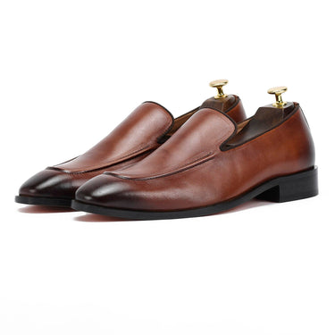 Best online shoes india . Brown pure leather men's shoe. Slip On mens luxury shoes that are handcrafted in pure european leather and Italian fits available at Vantier shooes online shop. 